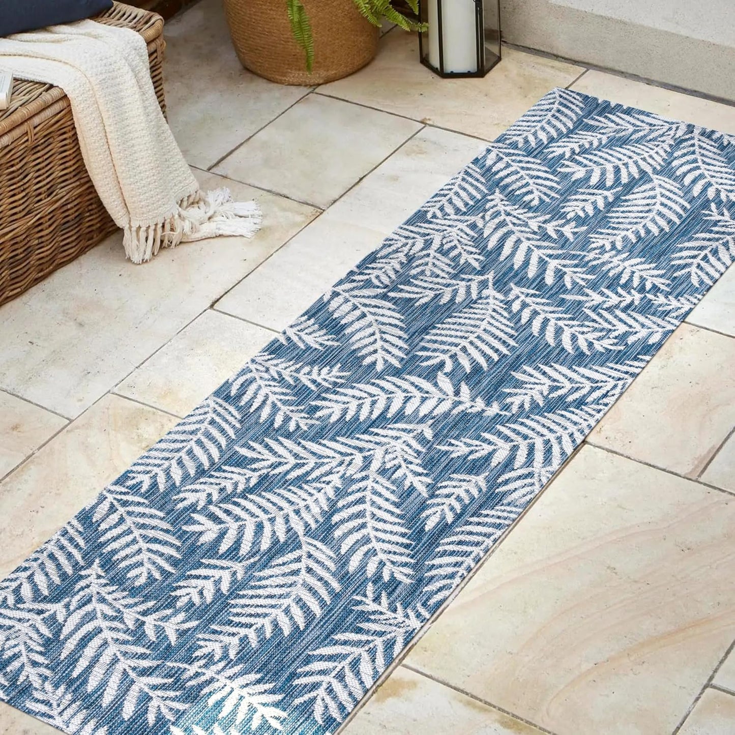 Alfombra Palm Frond 2x8 Azul Marino/Marfil para Patio