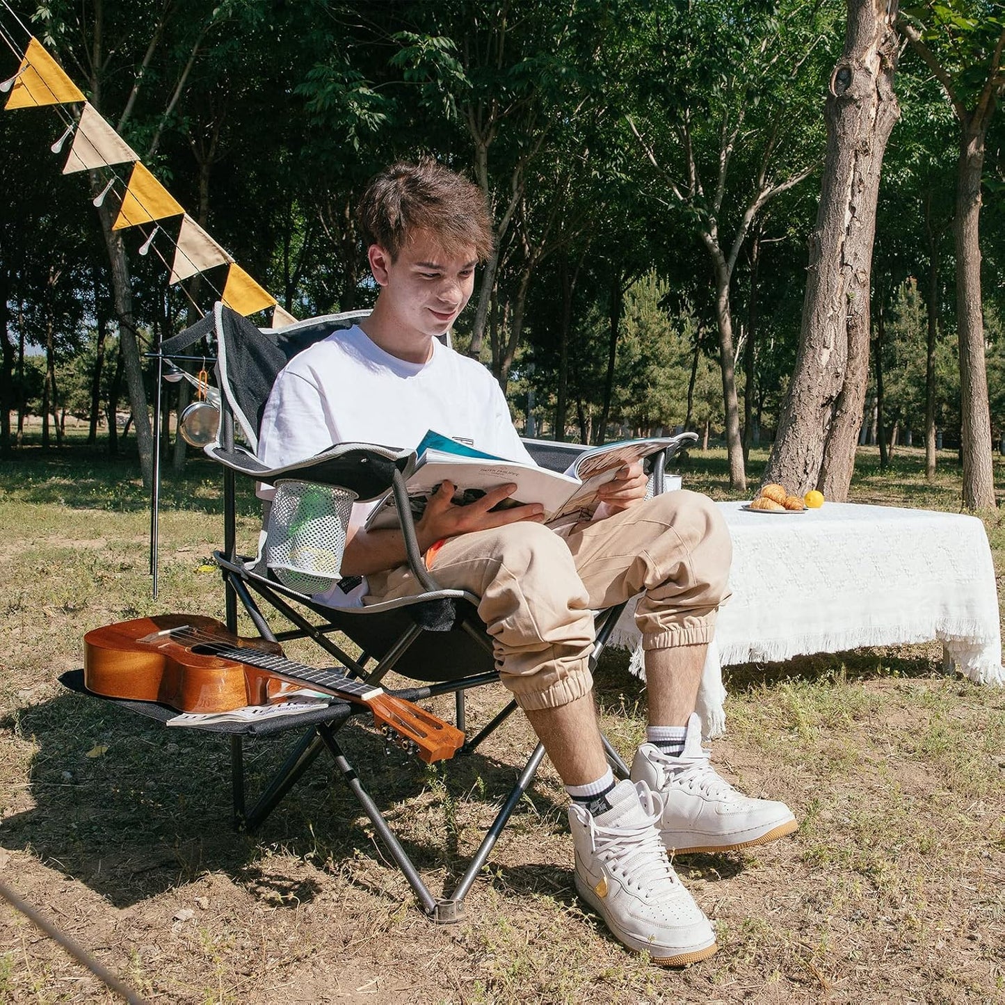 Silla camping acolchada plegable con respaldo y mesa