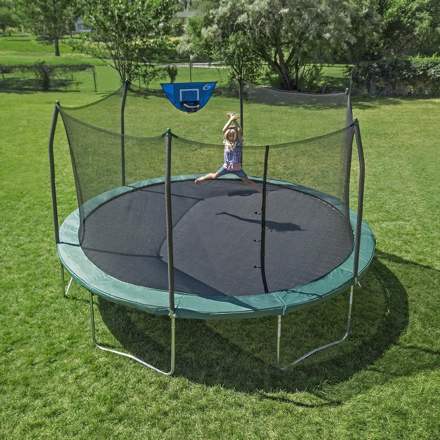 Trampolín 15ft con aro baloncesto y recinto seguridad