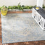 Alfombra exterior lavable 5.3x7.6ft color crema y azul