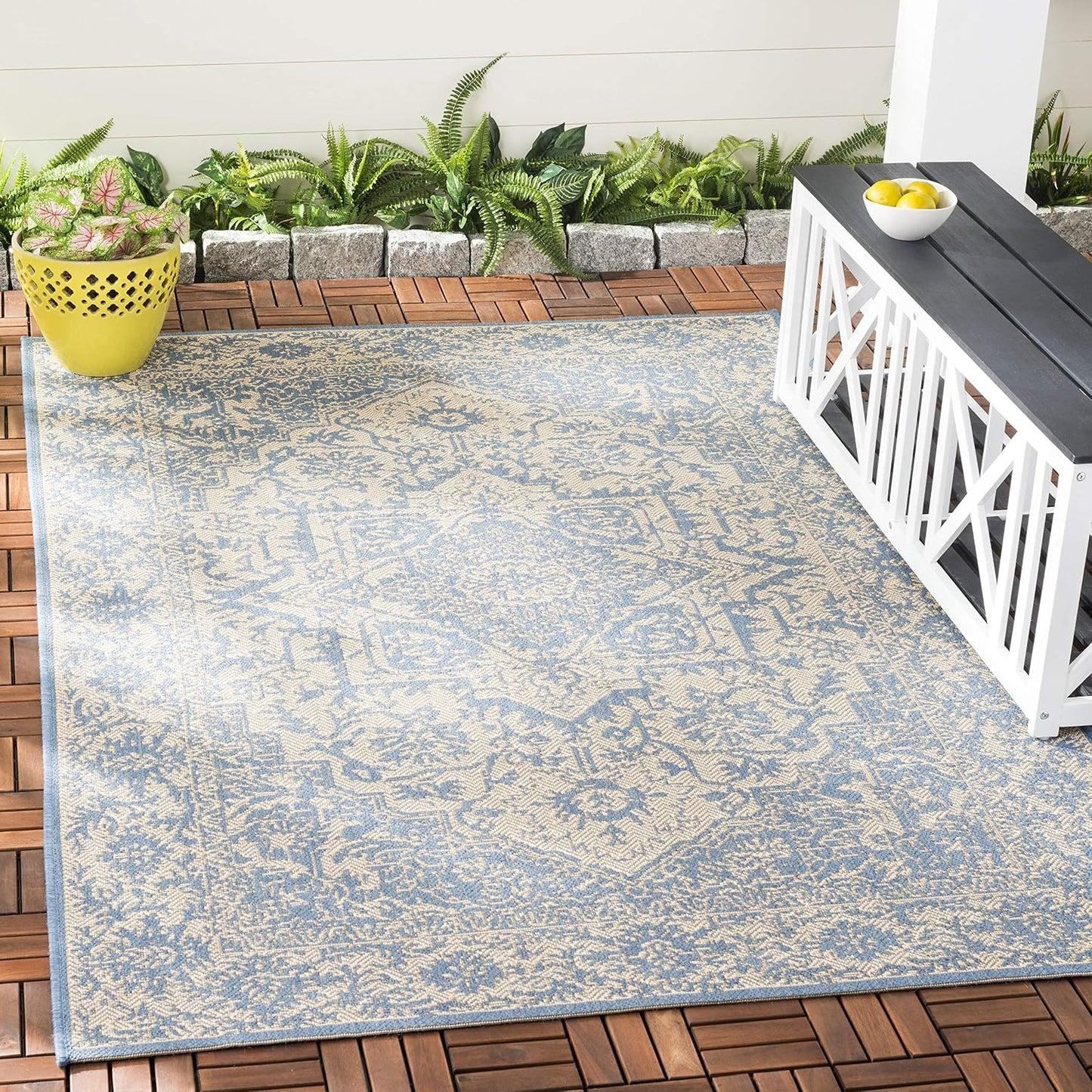 Alfombra exterior lavable 5.3x7.6ft color crema y azul
