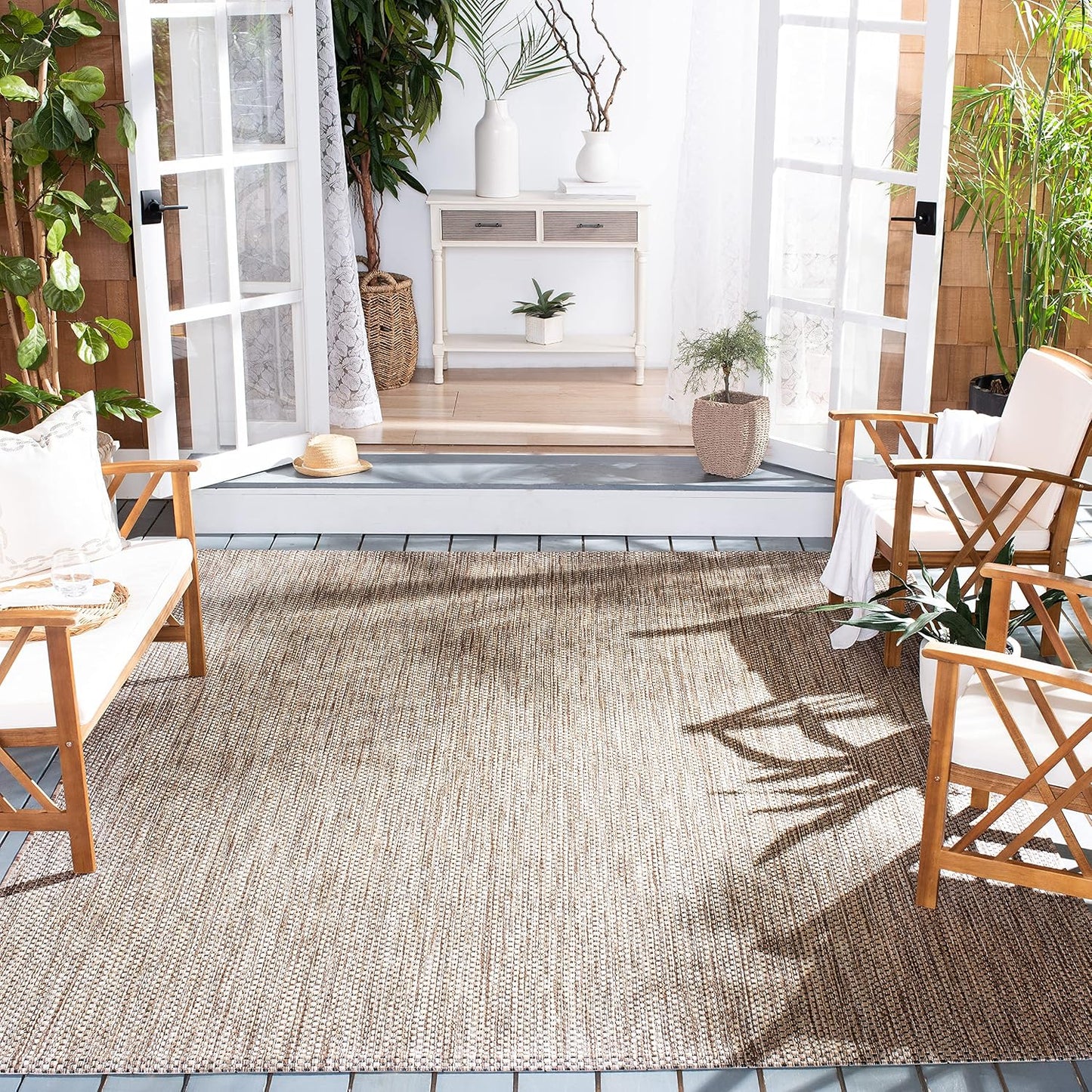 Alfombra exterior lavable 9' cuadrada color natural y negro