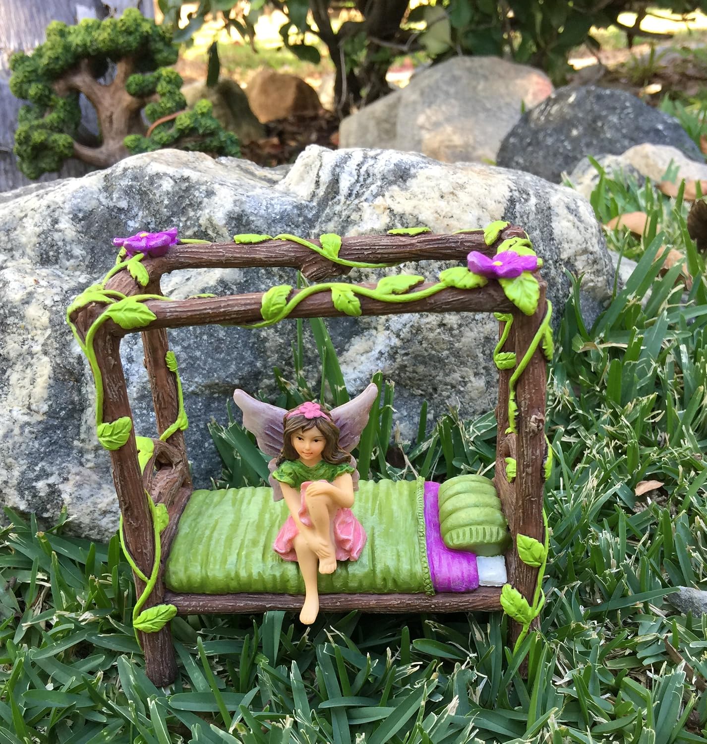 Cama miniatura para gnomos y hadas de jardín