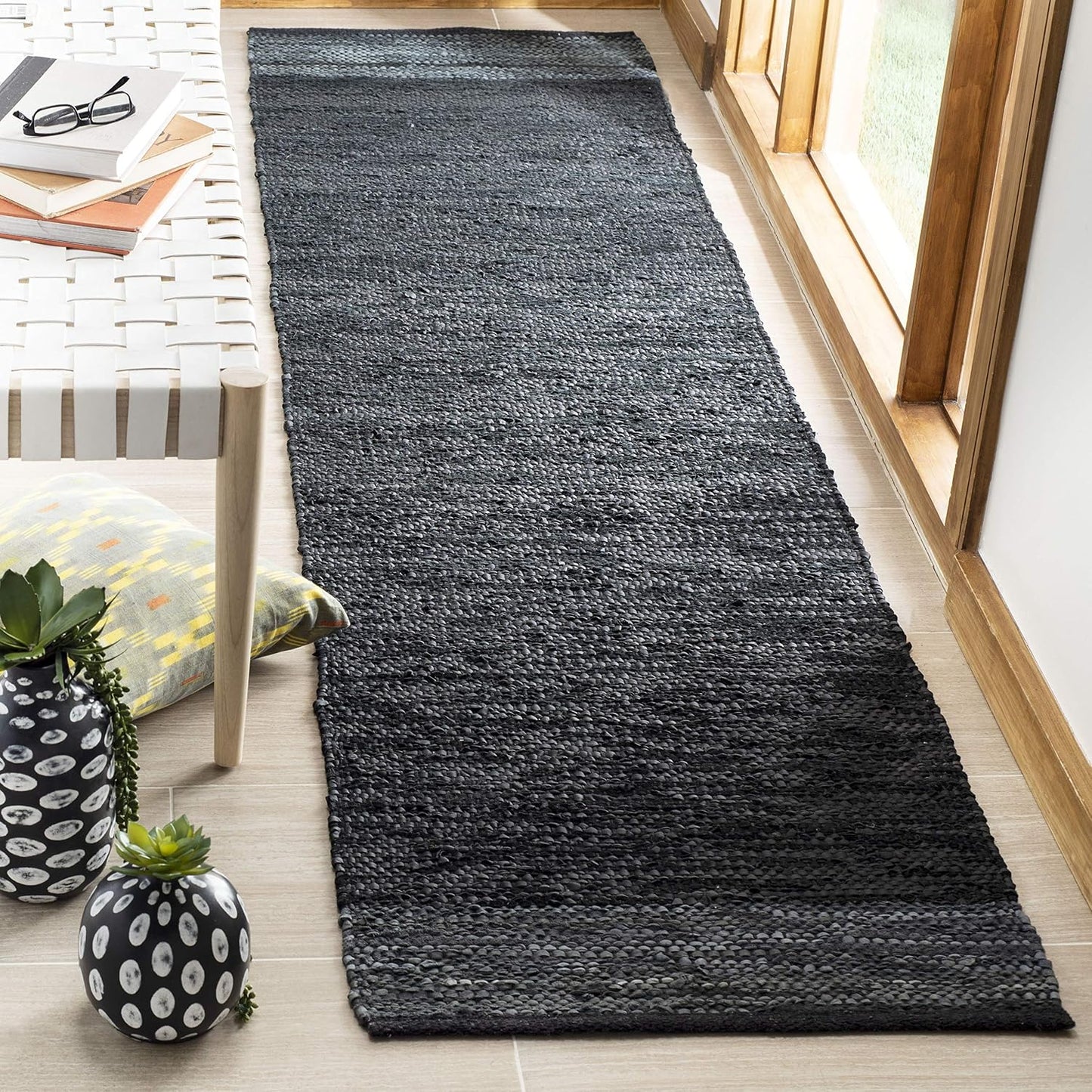 Alfombra pasillo 2'3"x6' cuero y algodón negro y gris
