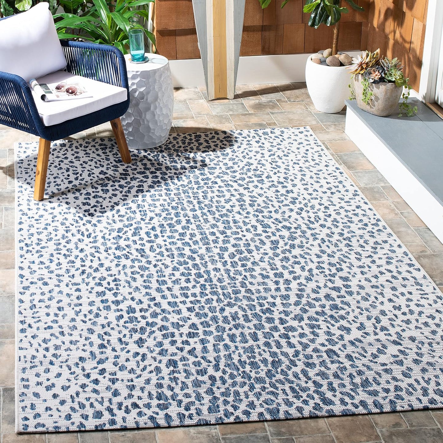 Alfombra lavable Courtyard 3ft cuadrada marfil y azul