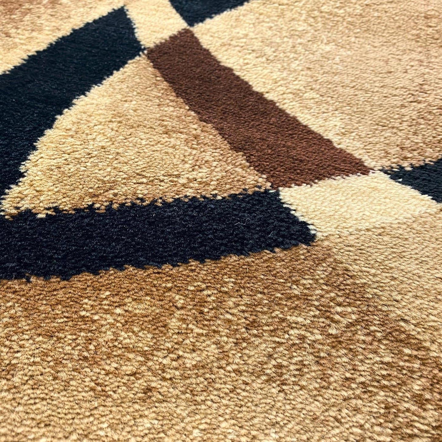 Alfombra abstracta moderna roja negra beige polipropileno