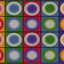 Tapete puntos colorido para sentarse
